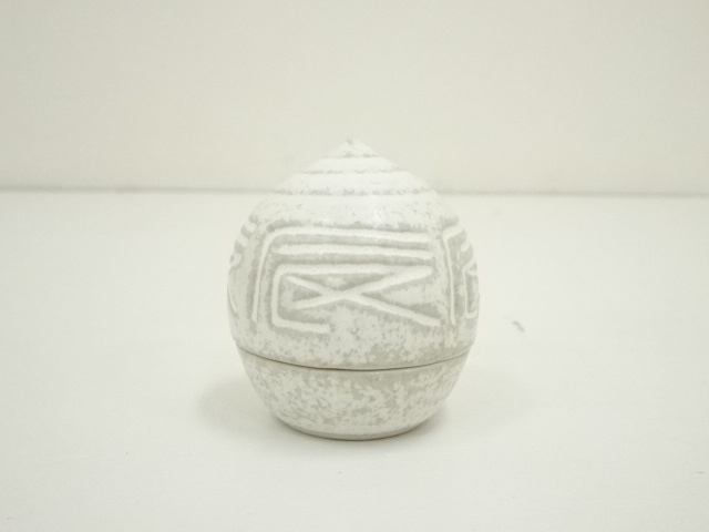  京焼　河合誓徳造　干支辰香合（箱付）